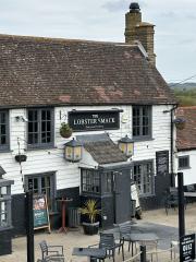 This old inn has a rich history of the smuggling kind, could've been a good place to stop for a refreshment - but we decided to crack on towards Canvey's seafront (a mistake as it turned out)